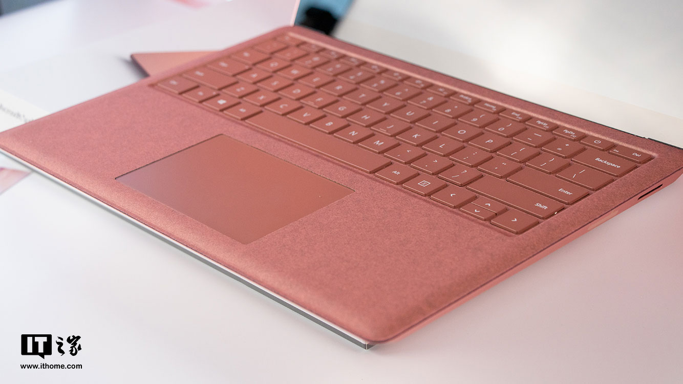 微软Surface Laptop 2灰粉金笔记本评测