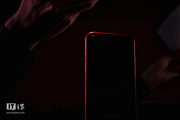 苹果红色特别版iPhone 8（Plus）多少钱一部2.jpg