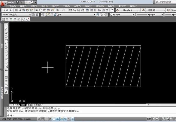 CAD软件中如何填充斜线