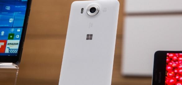 Microsoft Surface Phone在Windows 10更新后启动？.jpg