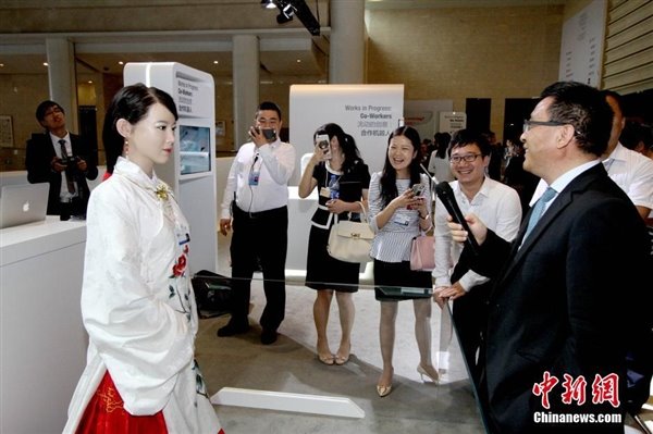 中科大美女机器人遭频繁“调戏”:“抛媚眼”功能停止运行(图3)