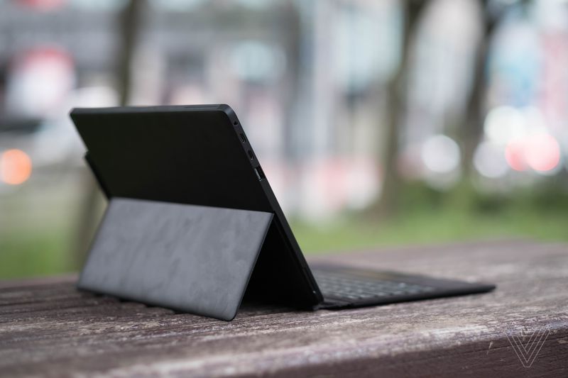 Eve V Win10平板上手：两个USB口的Surface Pro 4