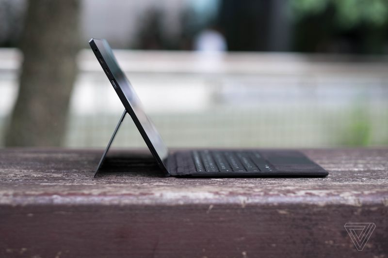 Eve V Win10平板上手：两个USB口的Surface Pro 4